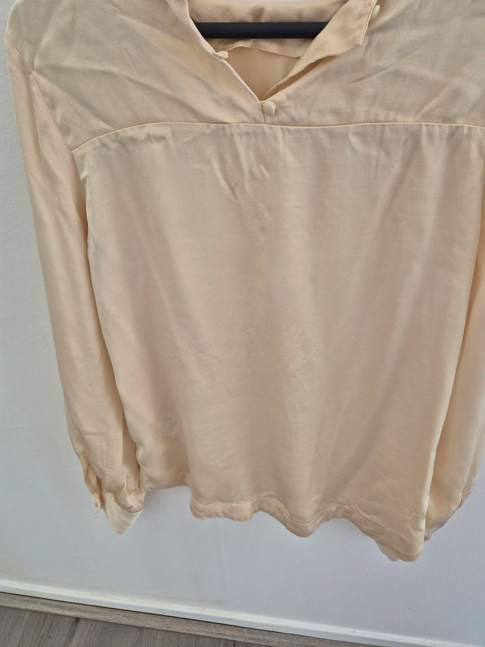 H&M crèmekleurige satijnlook blouse met knoopjes 36 S  – photo 10
